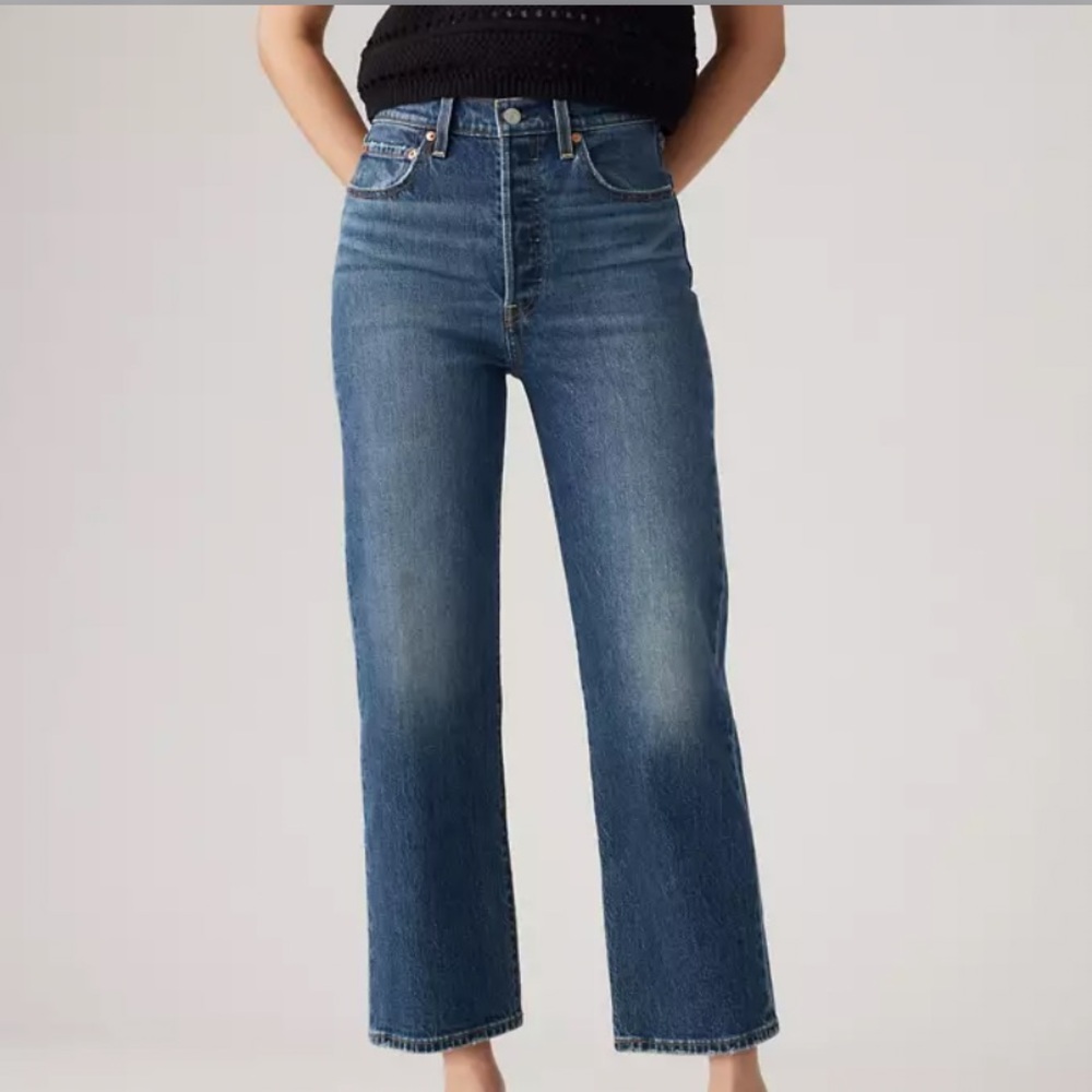 LEVI’S DARK-WASH STRAIGHT JEAN